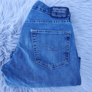Signature by Levi Strauss & Co S61 Relaxed Fit Size 30x32  Medium wash Denim